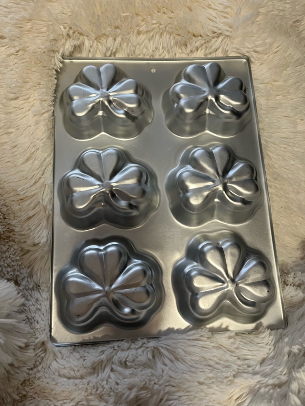 Shamrocks St. Patrick’s irish mini cakes pan-Wilton - Picture 3 of 4